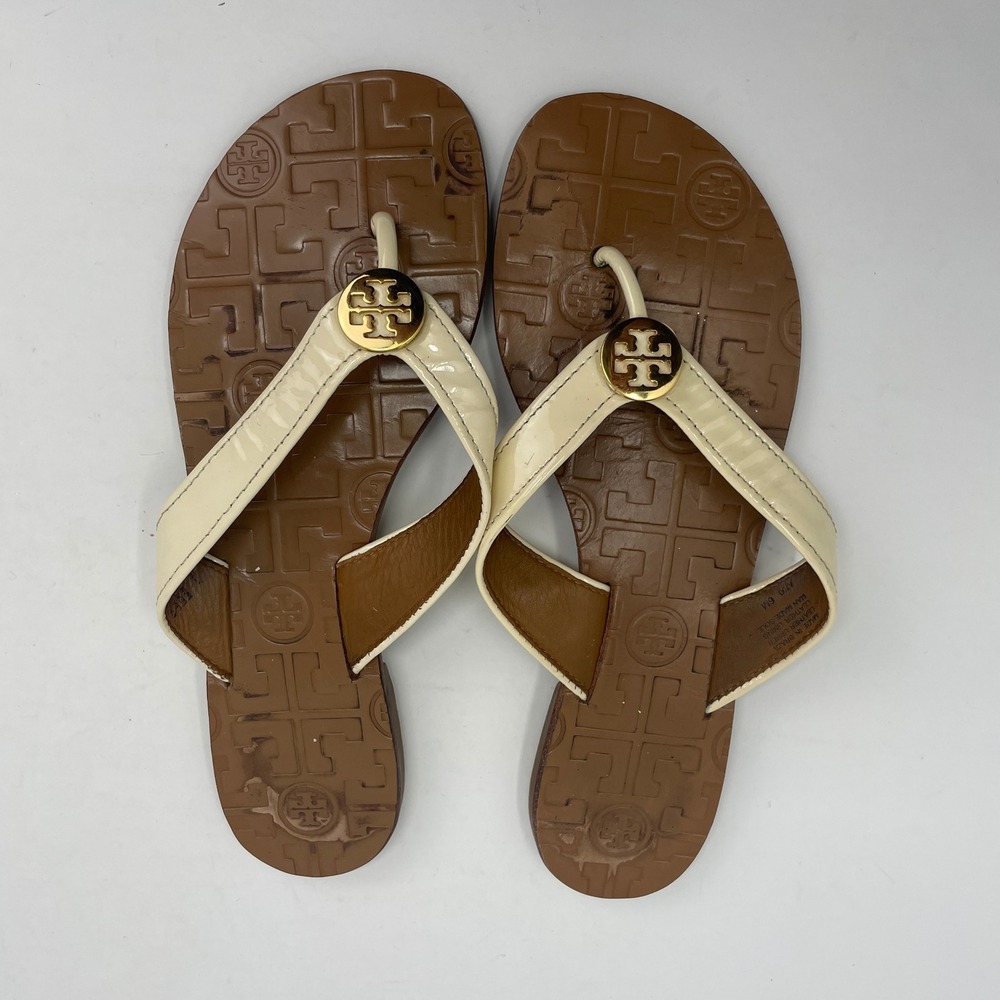 Tory Burch Thora Cream Patent Leather Gold Logo Luxury Thong Sandals Womens 6